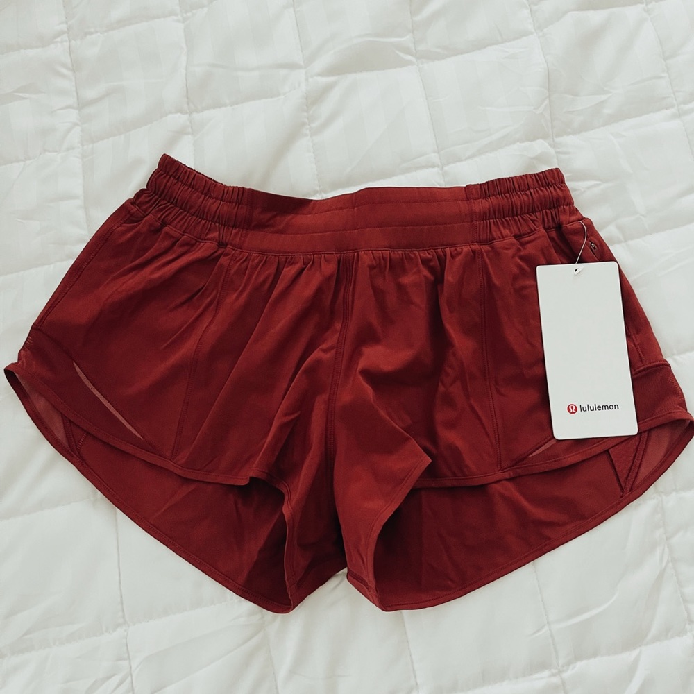 Lululemon Hotty Hot 2.5 Shorts - 8
